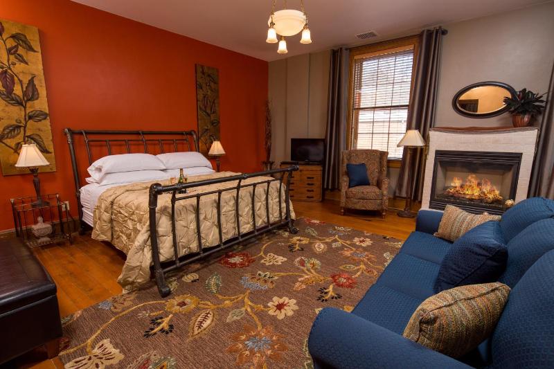 King Suite (Julia) image 3