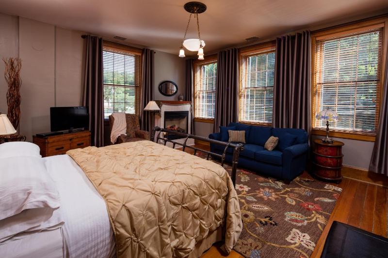 King Suite (Julia) image 2