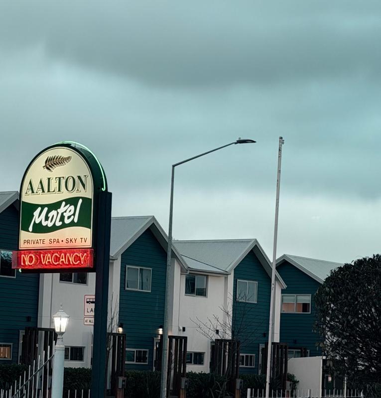 Aalton Motel - image 47