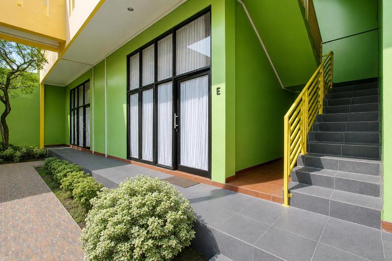OYO 95373 Giriwardoyo Family Guest House - image 7