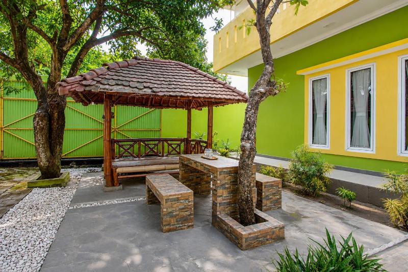 OYO 95373 Giriwardoyo Family Guest House - image 16