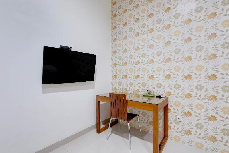 OYO 95373 Giriwardoyo Family Guest House - image 14