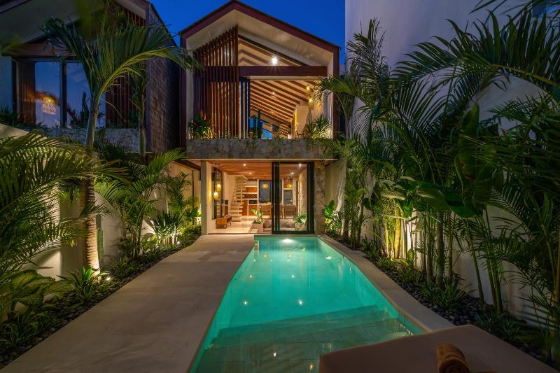 Villa Mūna-Tropical 1BR villa near Bingin Beaches! - image 1