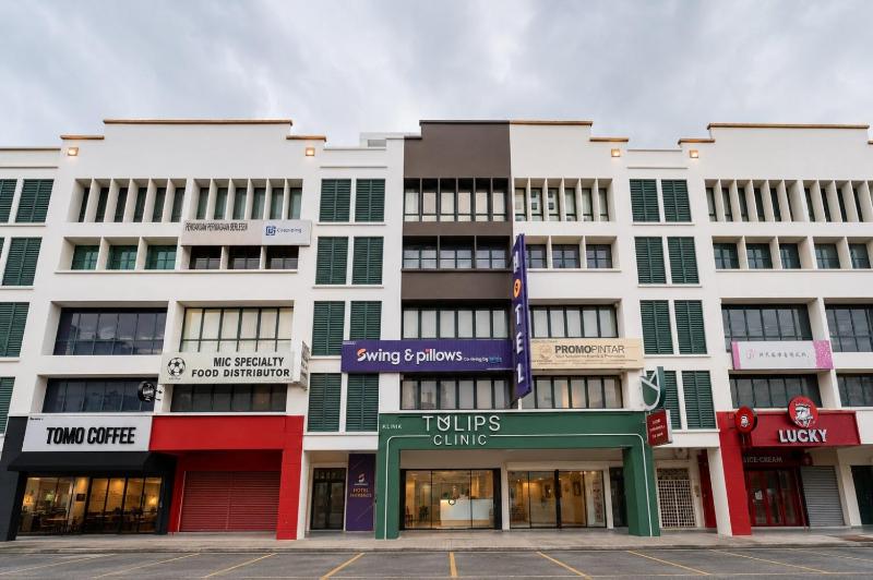 Swing and Pillows - Damansara Perdana - image 1