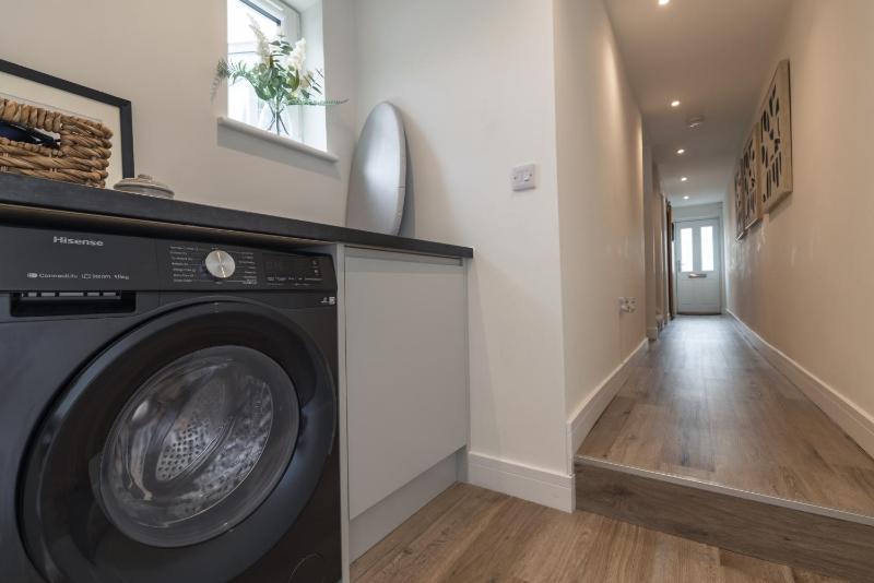 Chic Central Cheltenham Home for 8 - image 39