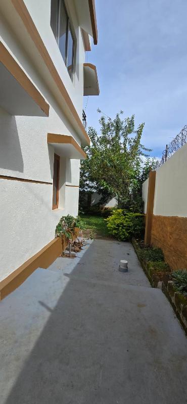 Vedha Mountain View - image 1