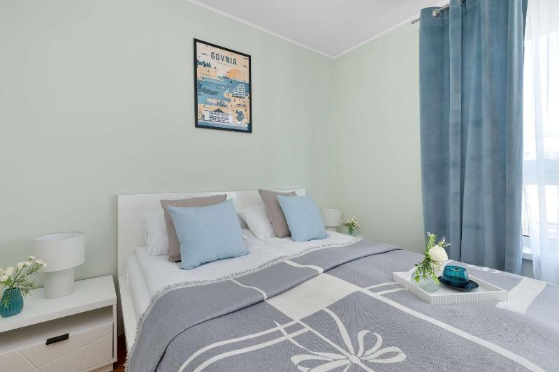 Jasnozielony Apartament z Klimatyzacją i Biurkiem by Noclegi Renters - image 22