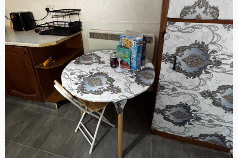 Aston 1-Bed Apartment Sleeps 2 near shops - image 5