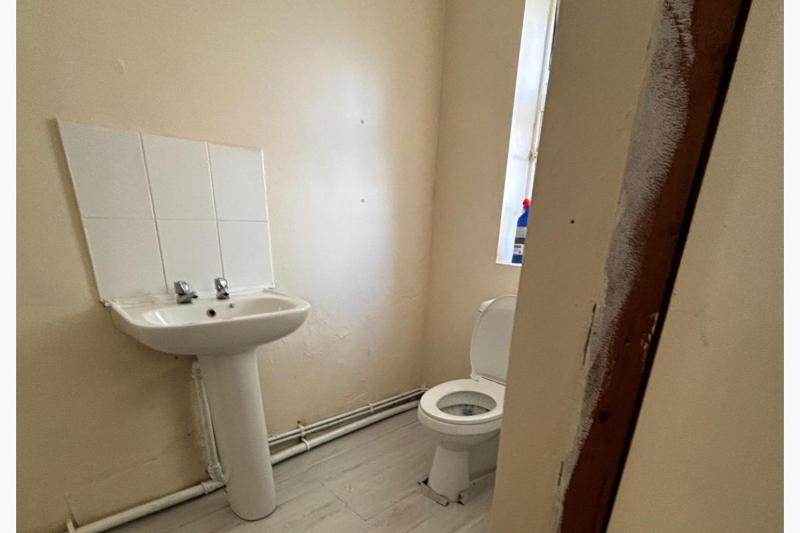 Aston 1-Bed Apartment Sleeps 2 near shops - image 12