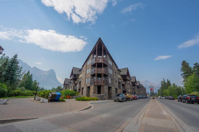 Spring Creek Condo by Canadian Rockies Vacation Rentals - image 43