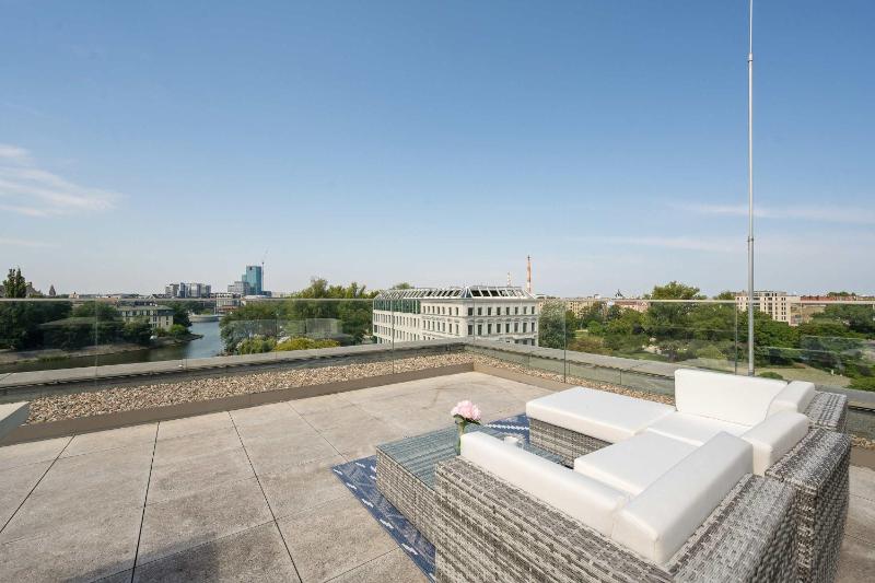 Przestronny Apartament z Tarasem i Parkingiem by Renters Restige - image 36