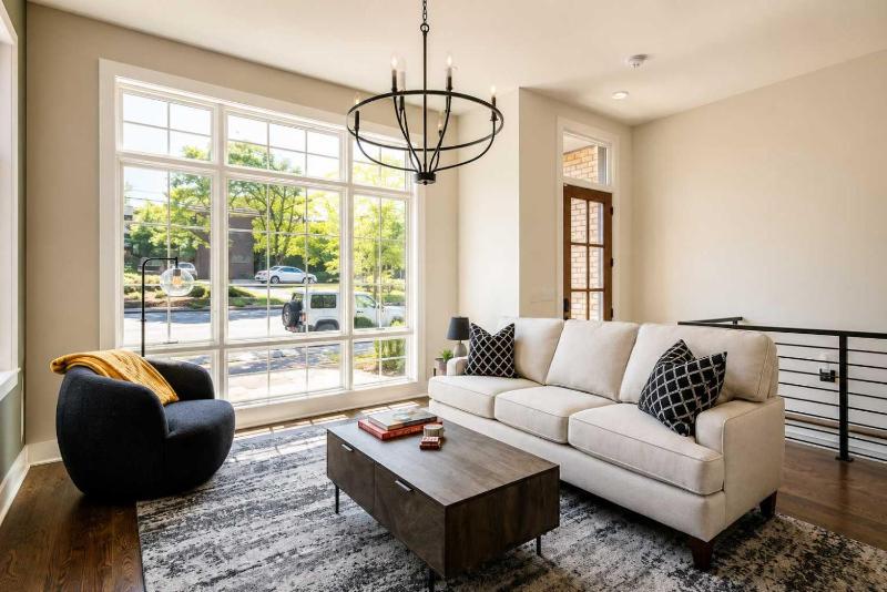 Stylish West End Stay with Rooftop & Patio - image 6