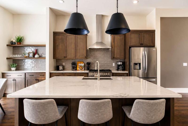 Stylish West End Stay with Rooftop & Patio - image 13