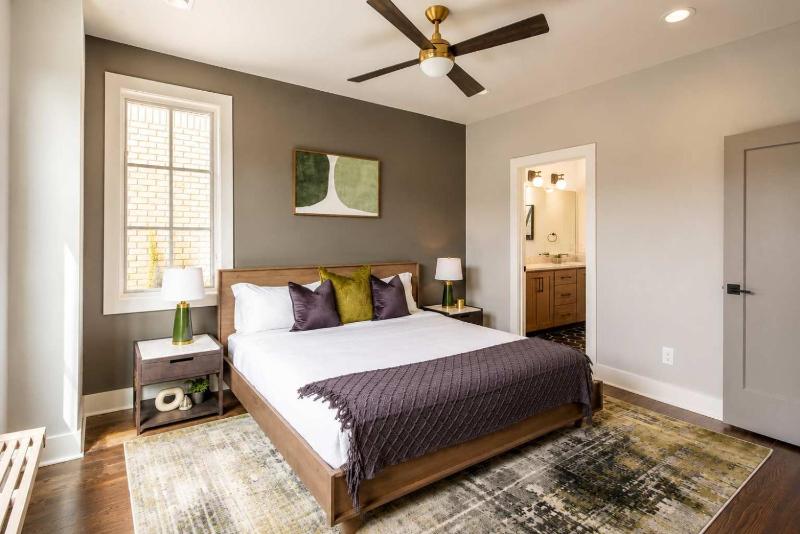 Stylish West End Stay with Rooftop & Patio - image 12