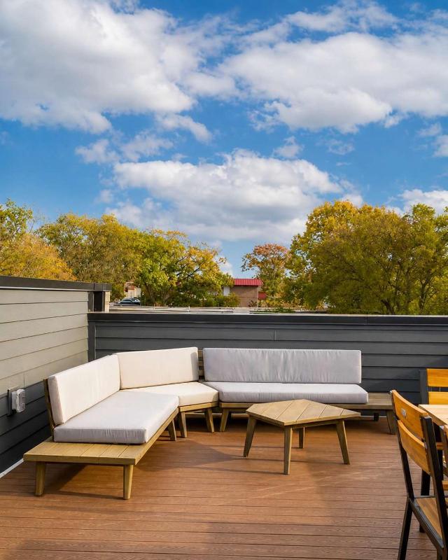 Stylish West End Stay with Rooftop & Patio - image 7