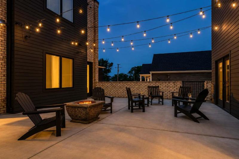 Stylish West End Stay with Rooftop & Patio - image 16
