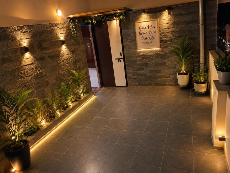 Cloud 9 Penthouse - Private Open - Terrace 1BHK Stay - image 5