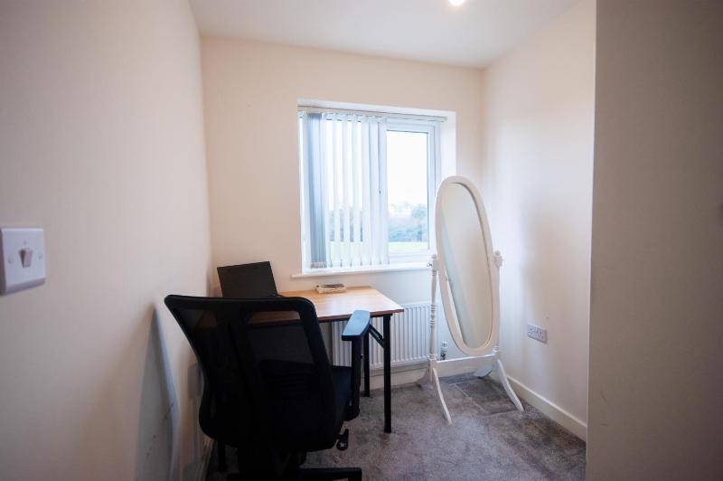 Cozy Coventry Retreat - 3 Bedroom House - image 16