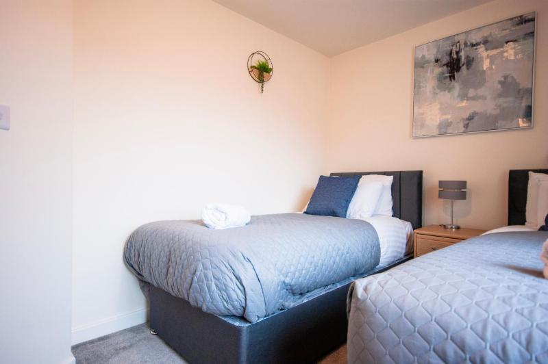 Cozy Coventry Retreat - 3 Bedroom House - image 13