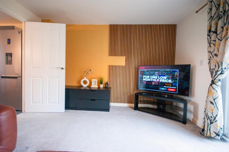 Cozy Coventry Retreat - 3 Bedroom House - image 12