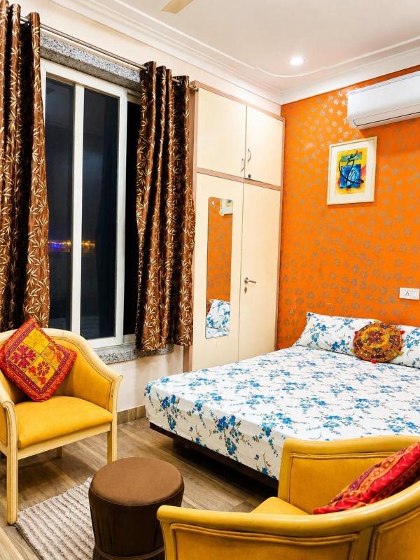 The Amber Haven - A Cozy Urban Retreat - image 6