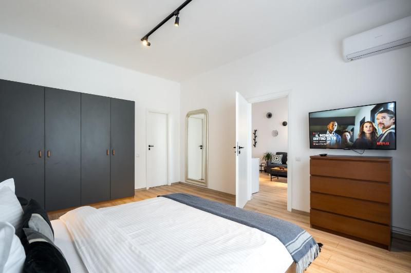 Old Town Superior Apartment by MRG - image 9