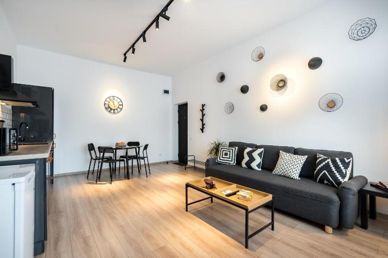 Old Town Superior Apartment by MRG - image 5