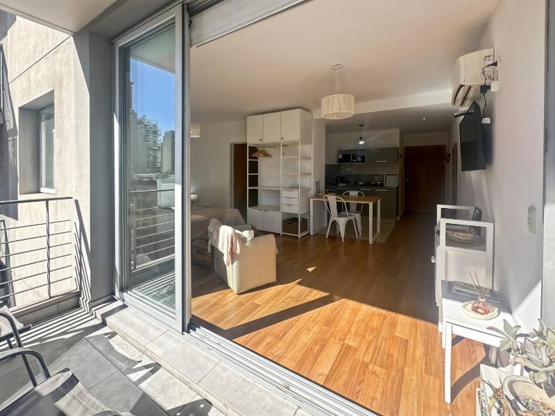 Charming Central Buenos Aires Apartment with City Views - image 6