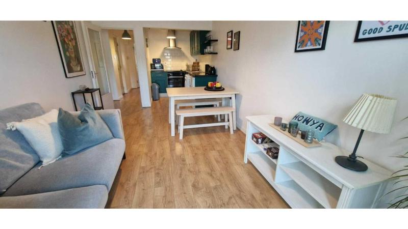 Large 2bd at trendy Portobello Dublin city centre - image 2