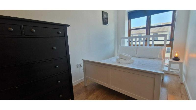 Large 2bd at trendy Portobello Dublin city centre - image 10