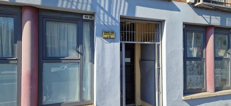 Large 2bd at trendy Portobello Dublin city centre - image 12