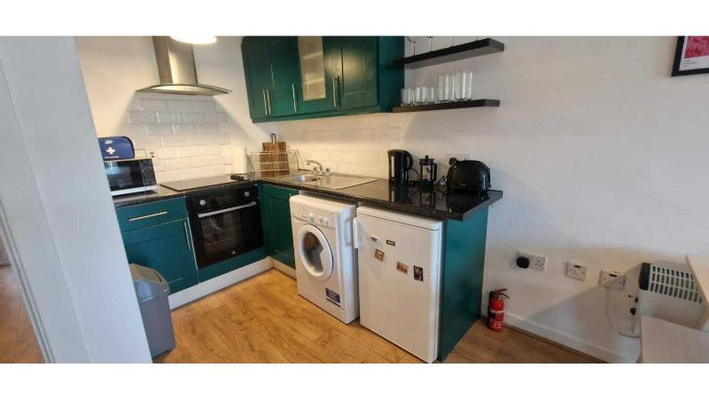 Large 2bd at trendy Portobello Dublin city centre - image 4