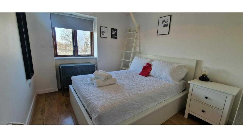 Large 2bd at trendy Portobello Dublin city centre - image 1