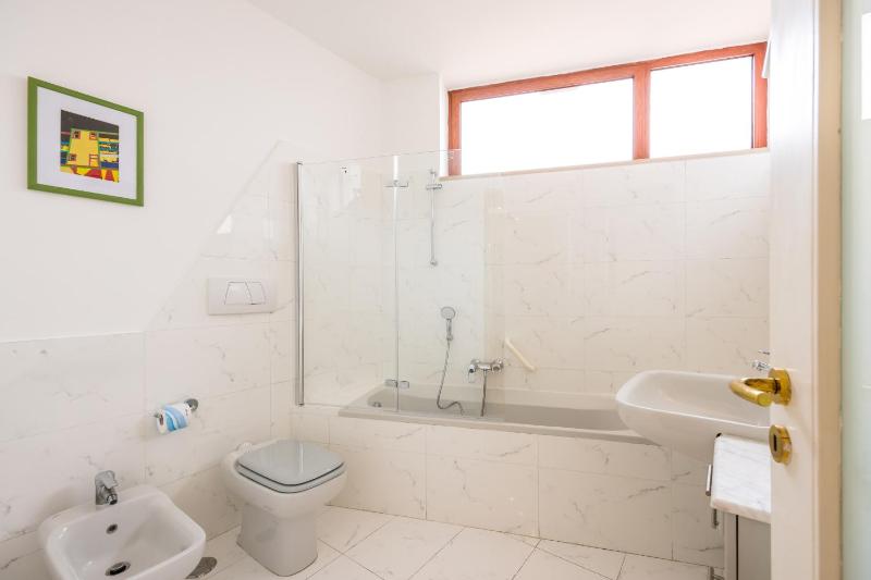 Chiaia Elegant Apartment by Wonderful Italy - image 9