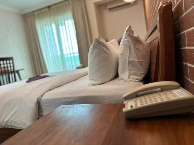 Grand Hotel Airport - image 3
