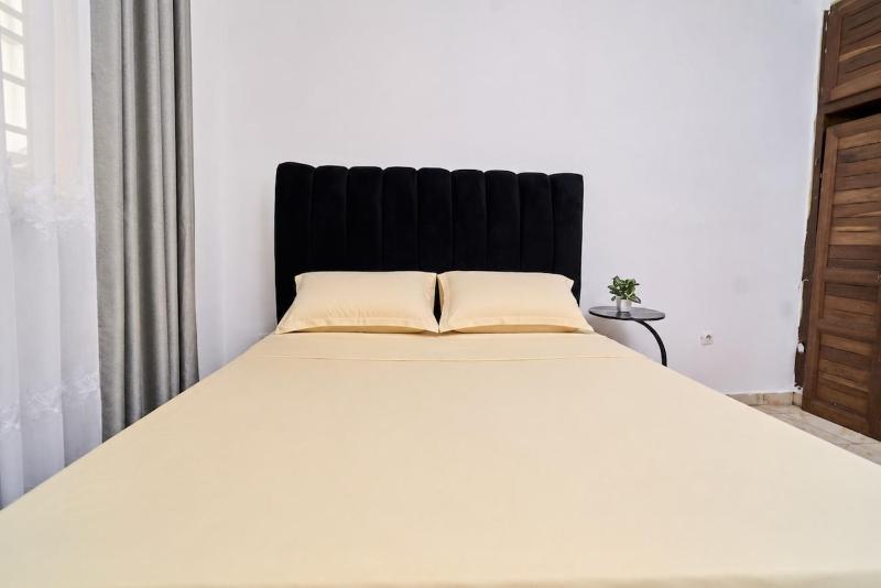 Serene Modern 1BR Secure Parking & On-Call Host - image 7