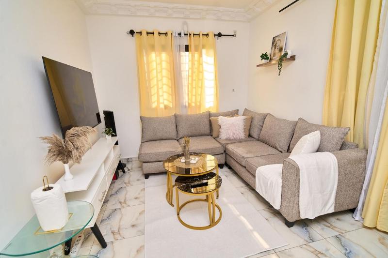 Serene Modern 1BR Secure Parking & On-Call Host - image 1