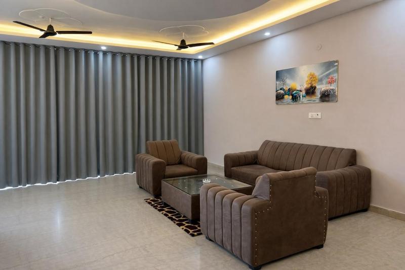 Spacious 2BHK Apartment - Near India Expo Mart - image 42