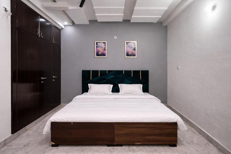 Spacious 2BHK Apartment - Near India Expo Mart - image 41