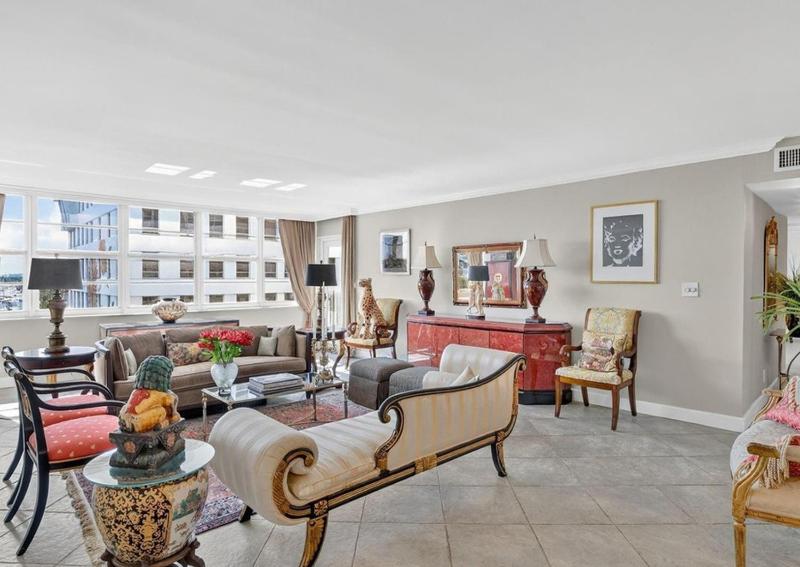 Spacious Two Bedroom Residence with Waterfront Views - image 1