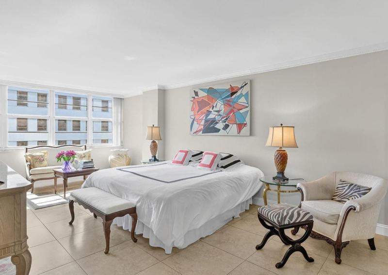 Spacious Two Bedroom Residence with Waterfront Views - image 12