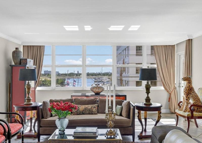 Spacious Two Bedroom Residence with Waterfront Views - image 20