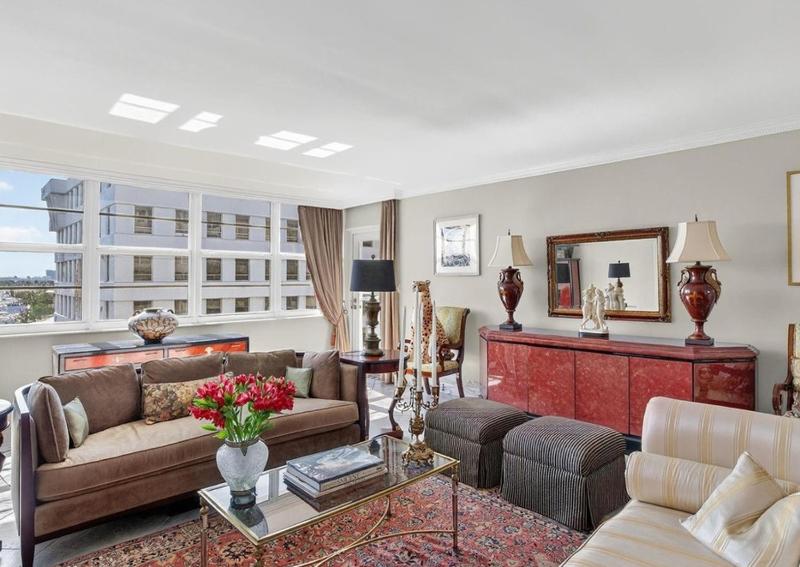 Spacious Two Bedroom Residence with Waterfront Views - image 16