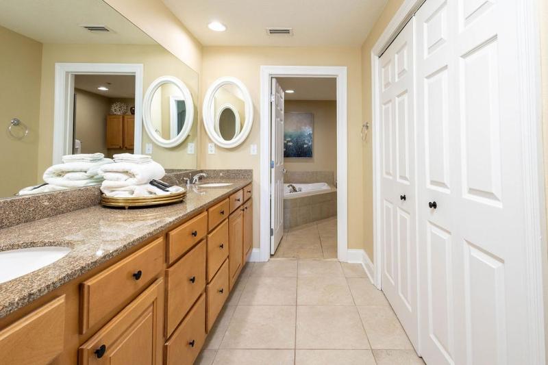 The Moorings 210 - image 38