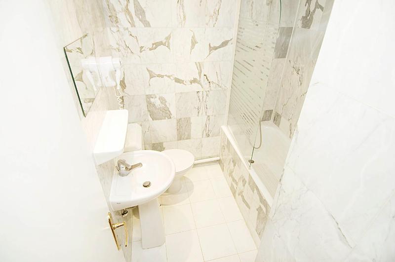 Triple Room image 3