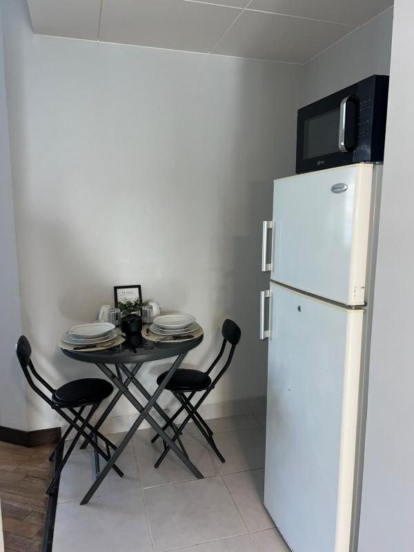 Departamento en Obrajes - Cómodo y ubicación estratégica - image 6