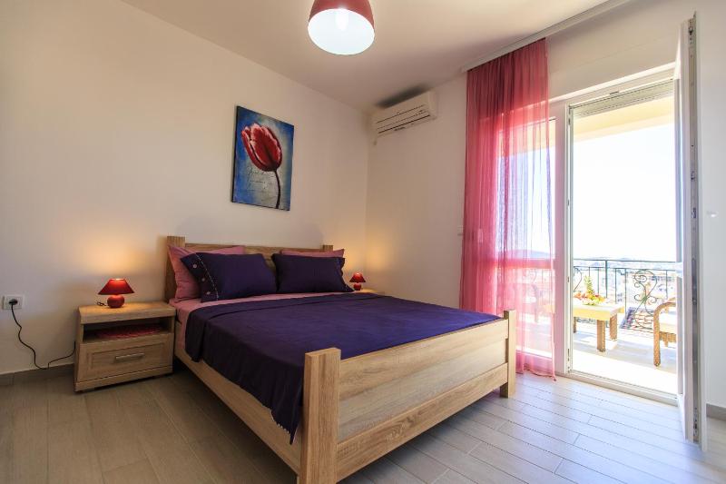 Apartment image 3