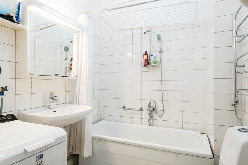 Beautiful Karlaplan Apartment 70sqm Balcony - image 7