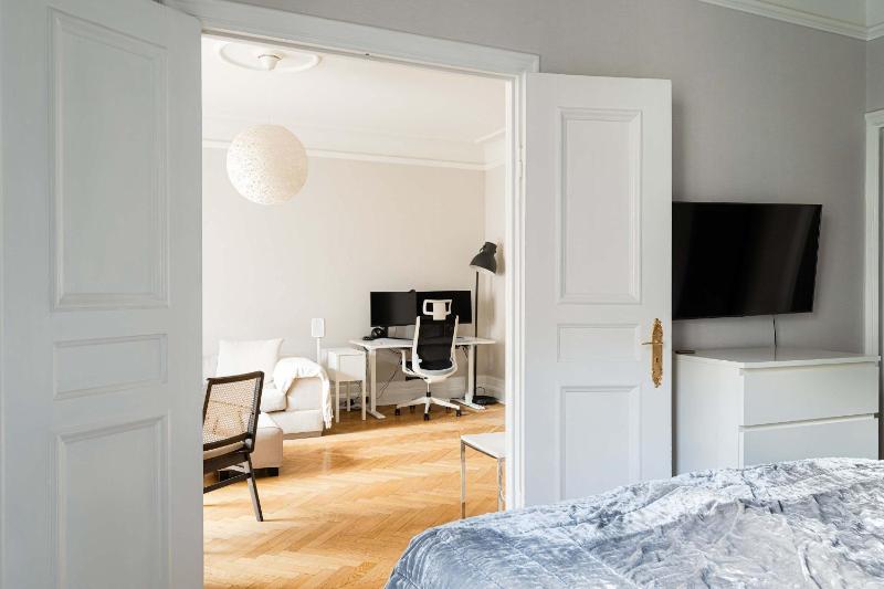 Beautiful Karlaplan Apartment 70sqm Balcony - image 8