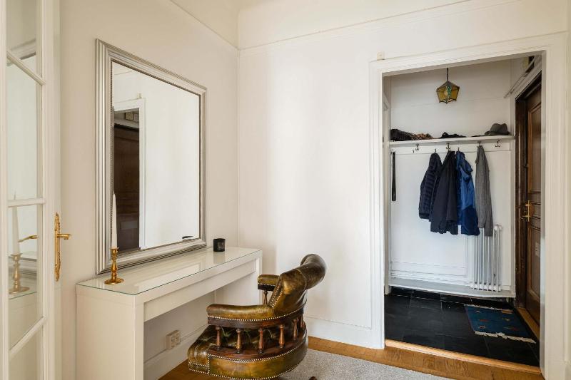 Beautiful Karlaplan Apartment 70sqm Balcony - image 13